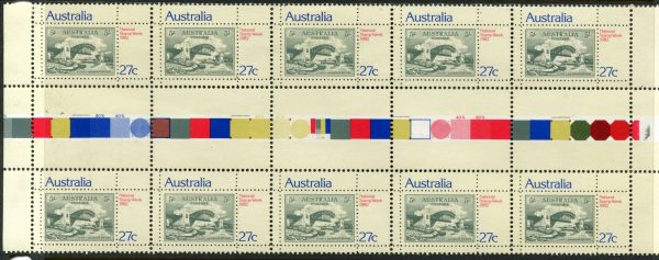 AUSTRALIA - 1982 'NATIONAL STAMP WEEK' Gutter strip MNH [E6235]