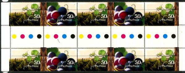 AUSTRALIA - 2005 'AUSTRALIAN WINE' Gutter Strip MNH [F0136]