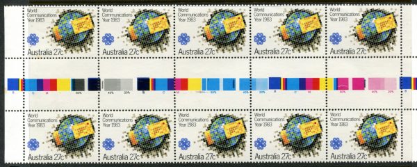 AUSTRALIA - 1983 'WORLD COMMUNICATIONS YEAR' Gutter strip MNH [E8048]