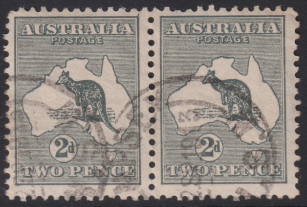 AUSTRALIA - 1913 ROO 1st Wmk 2d 'GREY' Pair SG 3 FU Cv $24 [E1035]
