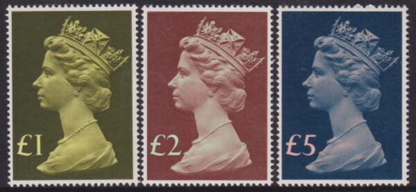 GREAT BRITAIN - 1977 QE2 DEFINITIVES to £5  SG 1026/28 MNH Cv £35 [E9491]