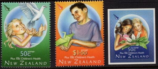 NEW ZEALAND - 2007 'PEACEFUL WORLD' PAIR AND SELF ADHESIVE MNH [E8300]